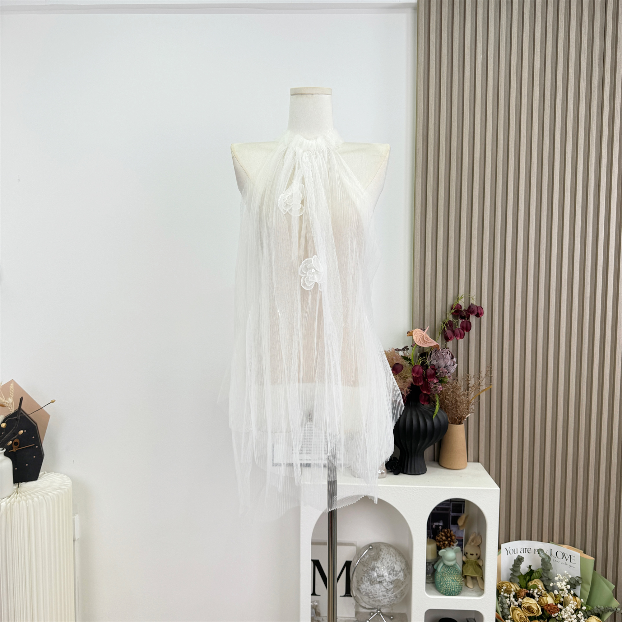 Lattitude Yang Xiaolu Cloud Dance White Dreamy Mesh Pleated Built-in Flower Halter Camisole Top for Women - Image 5