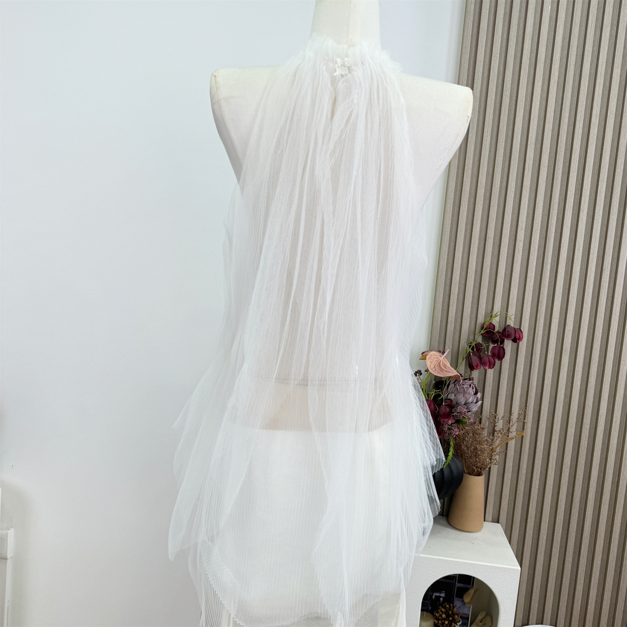 Lattitude Yang Xiaolu Cloud Dance White Dreamy Mesh Pleated Built-in Flower Halter Camisole Top for Women - Image 4
